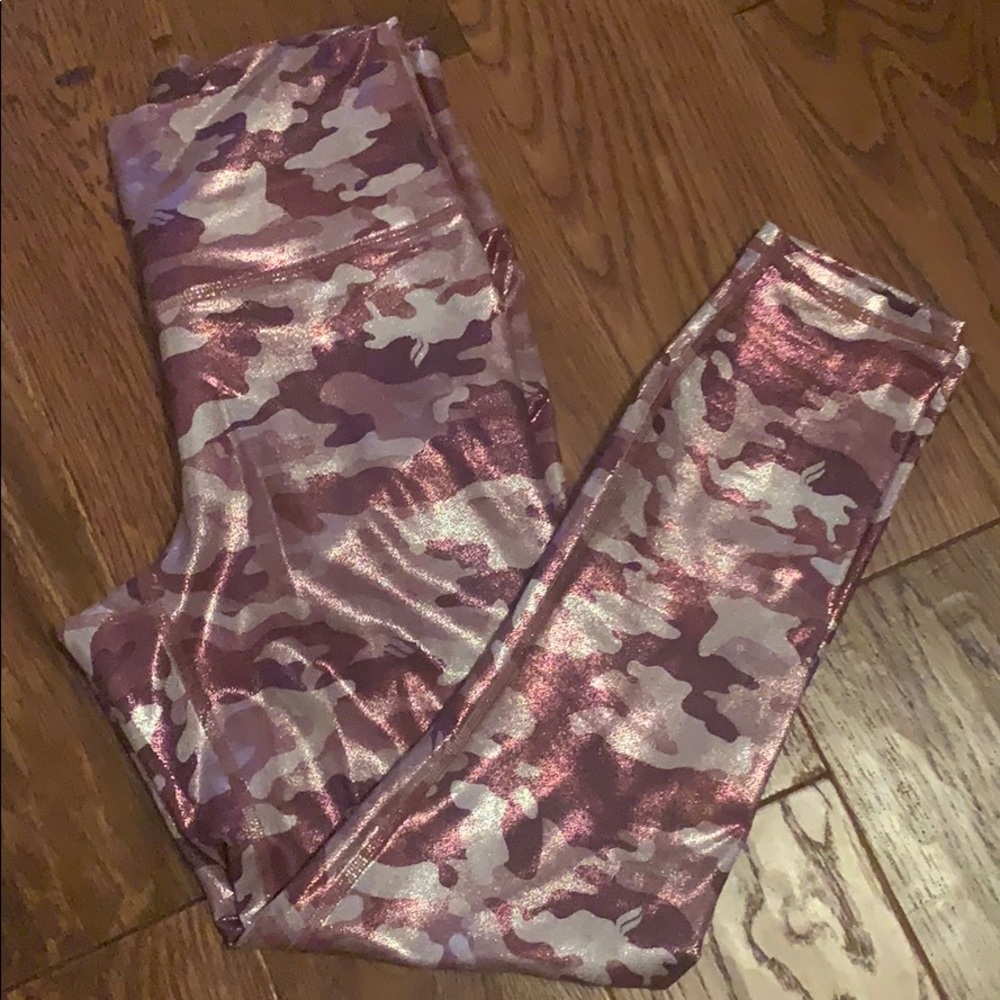 Tablet is foil pink camp leggings size Xs